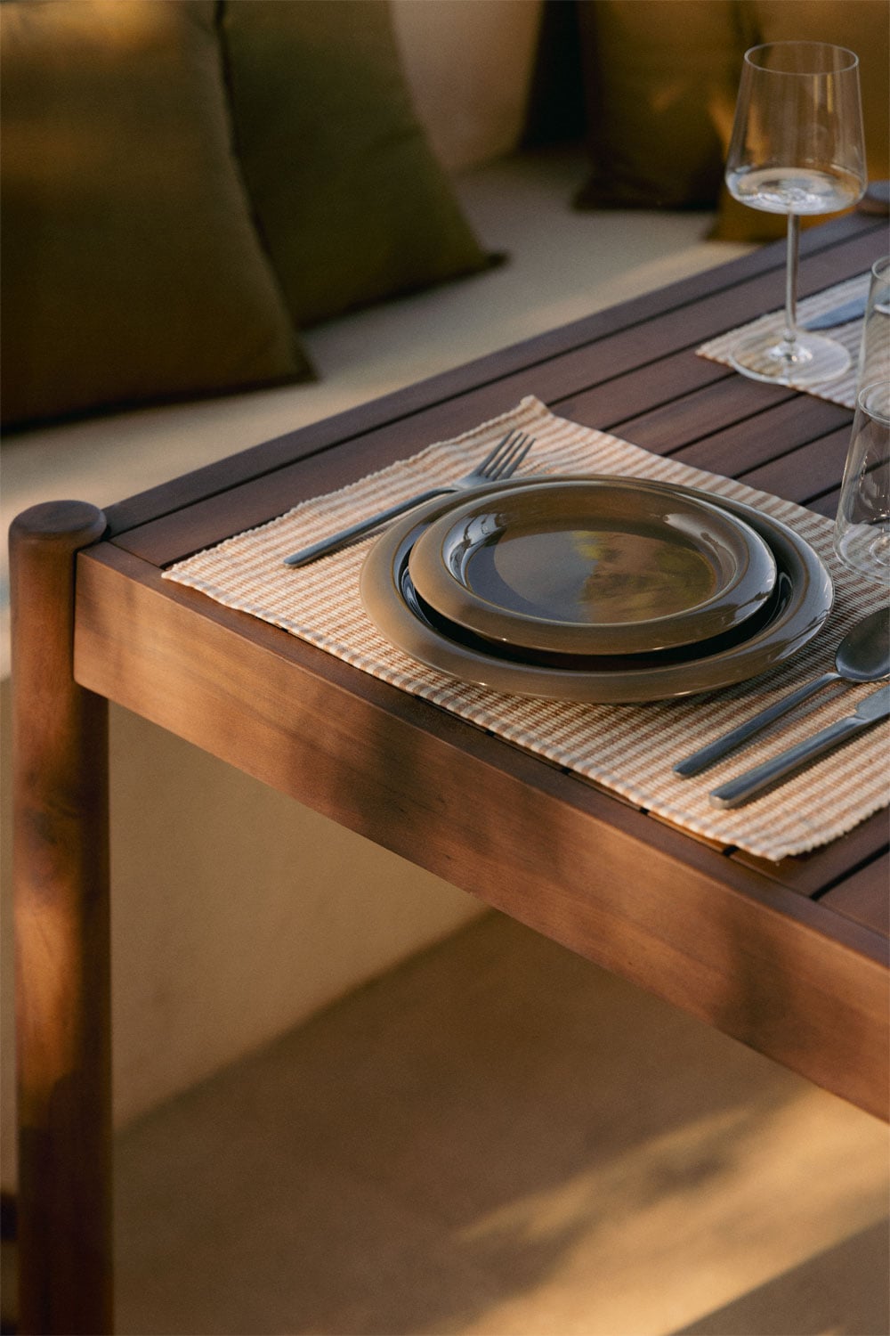 Table de jardin rectangulaire en bois d'acacia Karvia
