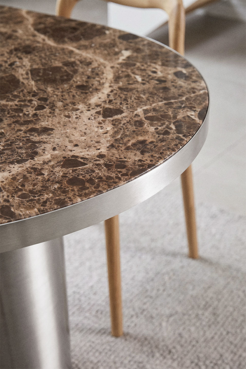 Table de salle à manger ovale 120x100 cm en pierre naturelle et acier inoxydable Fertrix